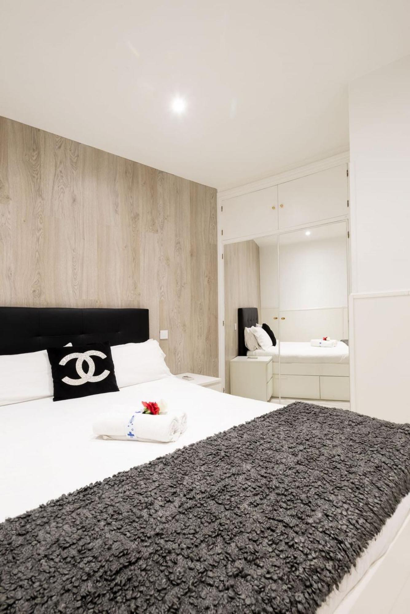 Apartamentos Day Madrid Tribunal Centro Gran Via Sol ภายนอก รูปภาพ