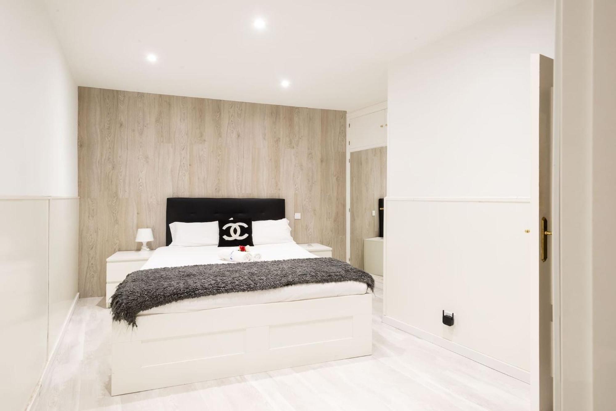 Apartamentos Day Madrid Tribunal Centro Gran Via Sol ภายนอก รูปภาพ