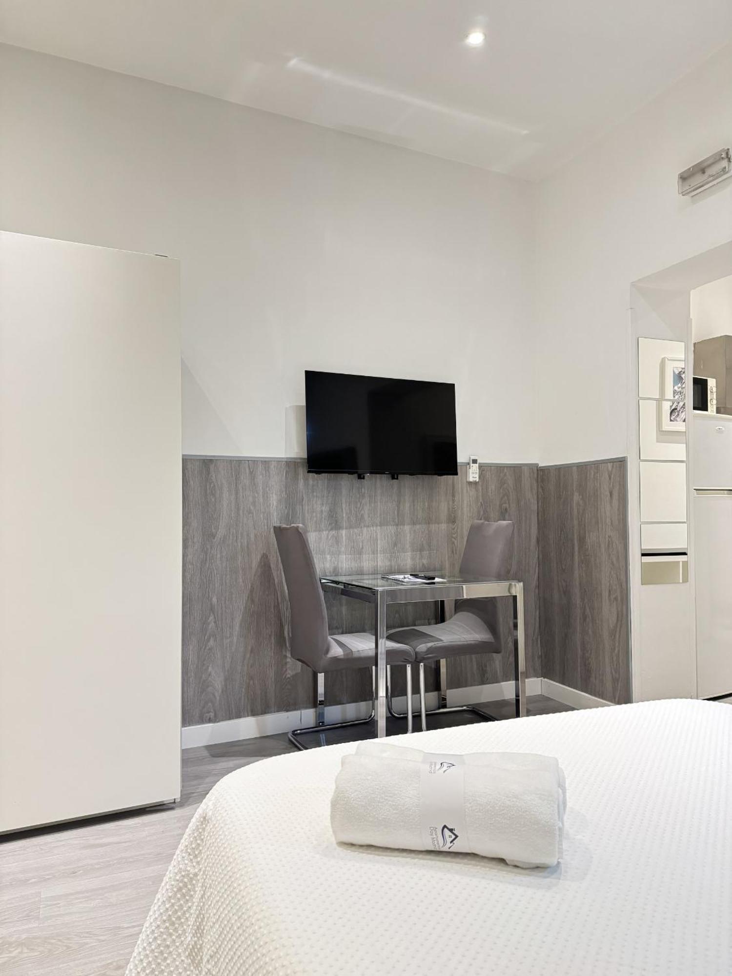 Apartamentos Day Madrid Tribunal Centro Gran Via Sol ภายนอก รูปภาพ